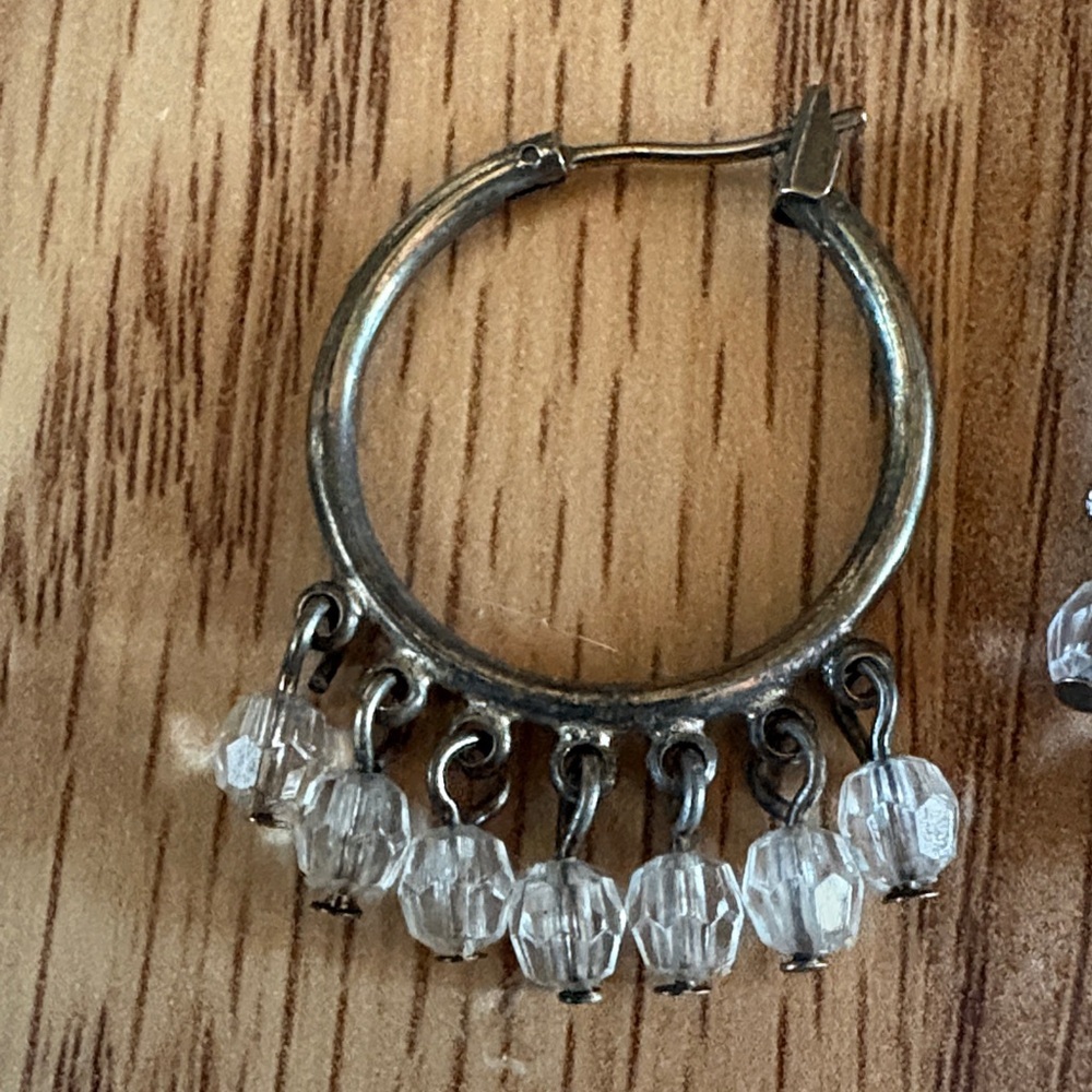 VINTAGE SILVER-TONE HOOP DANGLING CLEAR CRYSTALS LEVERBACK 1.3" EARRINGS - Picture 3 of 7